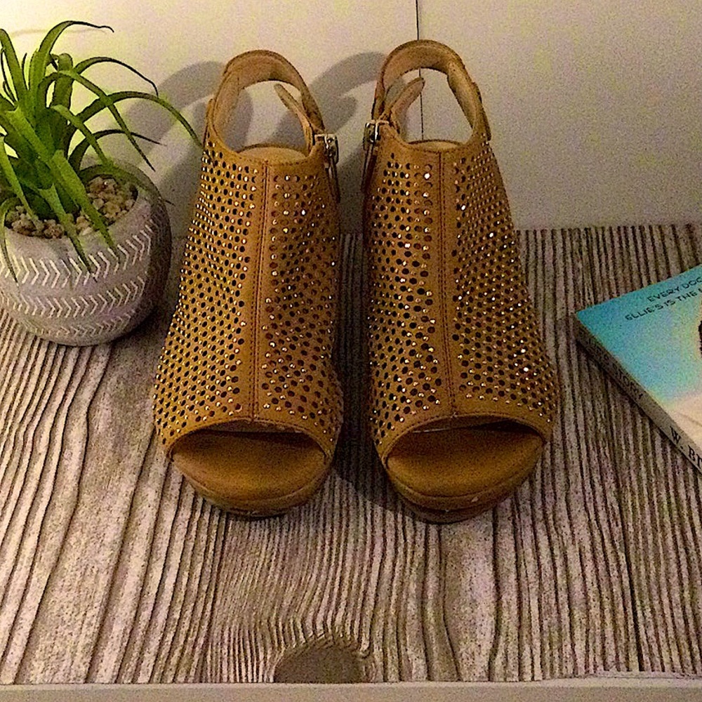 Vince Camuto Wedges